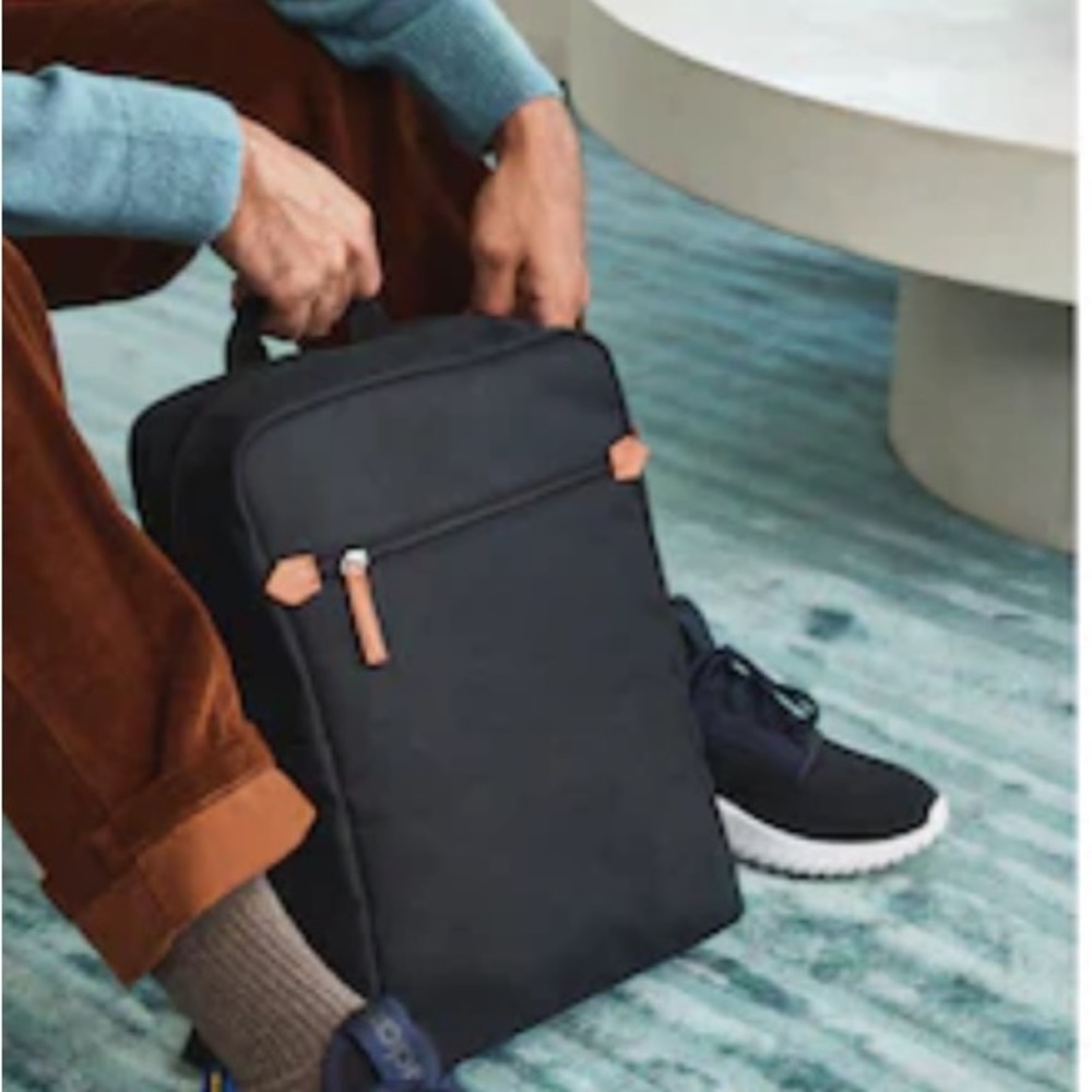 DSW black backpack 🎒 - Picture 3 of 13